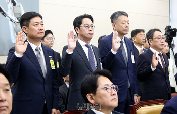 [포토] 선서하는 과방위 증인들