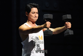 [영상] 뮤지컬로 복귀한 이지훈