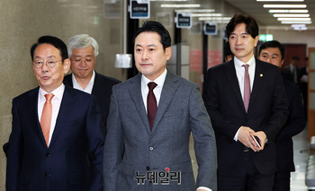 [포토] 부동산특위 향하는 장동혁 대표 