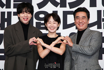 [포토] 김부장이야기 차강윤-명세빈-류승룡 '화목한 가족'