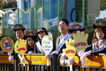 화성시 민관 합동 어린이 교통안전 캠페인 전개