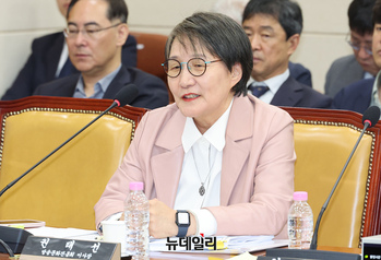 [포토] 국감 출석한 권태선 방송문화진흥회 이사장