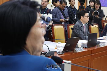 [포토] 박정훈 "최민희 회의 진행 자격 없어 사퇴해야"