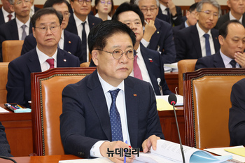 [포토] 2025 국정감사 출석한 권명호 한국동서발전 사장