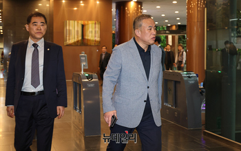 [포토] 서울시 국정감사 출석하는 명태균