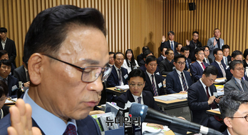 [포토] 서울시 국감 증인선서하는 조성명-명태균
