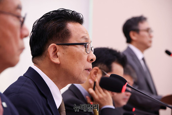 [포토] '건국전쟁2' 관련 답변하는 한상준 영화진흥위원회 위원장