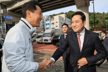 [포토] 악수나누는 장동혁·오세훈 