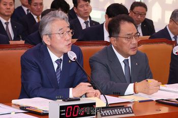 [포토] 답변하는 강호동 농협중앙회장