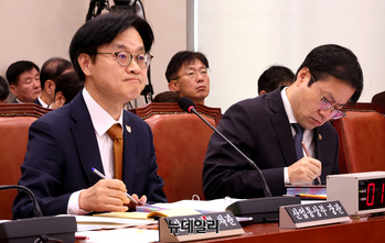 [포토] 2025 국정감사 출석한 김정관 산업통상부 장관
