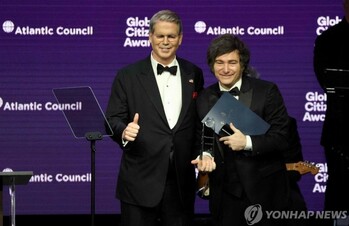 트럼프의 '우파 우군 챙기기' 열정 … 美 재무부, 아르헨 환율 방어에 거액 추가 지원