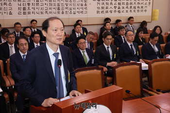 [포토] 증인선서 거부하는 이완규 전 법제처장