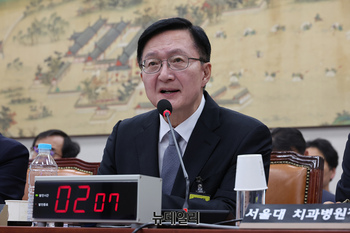 [포토] 교육위 국감 출석한 유홍림 서울대학교 총장