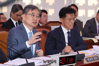 [포토] 외통위 국정감사서 답변하는 조현 외교부 장관