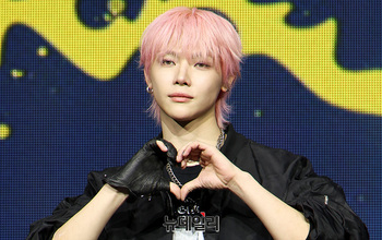 [포토] 앤팀 니콜라스 '핑크빛 하트'