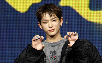 [포토] 포즈 취하는 앤팀 하루아 