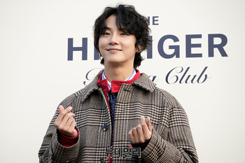 [영상] 윤시윤 '손가락 하트'