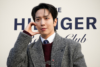 [영상] 정용화 '시크한 볼하트'