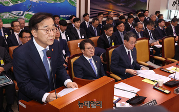 [포토] 업무보고 하는 김윤덕 국토교통부 장관