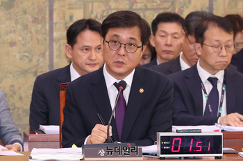 [포토] 종합감사 출석한 최휘영 문화체육관광부 장관