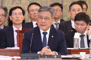 [포토] 국정감사 자리한 허민 국가유산청 청장