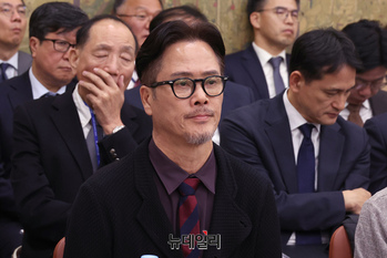 [포토] 국감 참고인 출석한 뮤지컬 배우 남경주