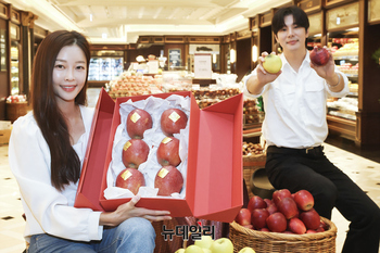 [포토] 신세계백화점 "1년에 단3주...'감홍사과' 만나보세요"