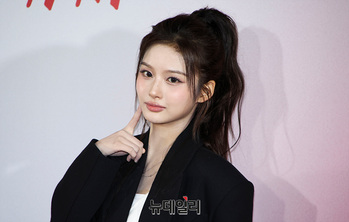 [영상] 엔믹스 설윤 '귀엽게 볼 콕'