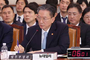 [포토] 답변하는 정성호 법무부 장관