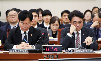 [포토] 종합감사 출석한 김영훈 장관 