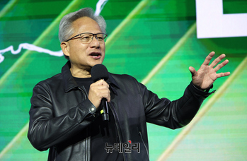 [포토] 코엑스 광장에 등장한 젠슨 황