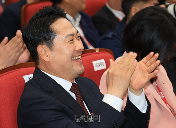 [포토] 박수치는 장동혁 대표