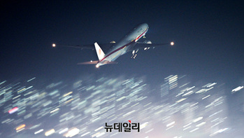 [포토] 김해공항 이륙하는 다카이치 사나에 日 총리 전용기