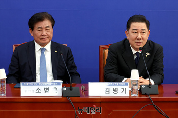 [포토] 정년연장 관련 발언 하는 김병기 민주당 원내대표