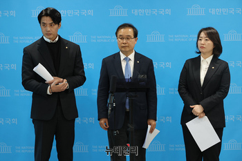 [포토] 질의응답 시간 갖는 민주당 정치검찰 조작기소대응특위