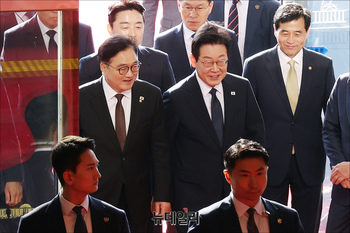 [포토] 국회 들어서는 이재명 대통령