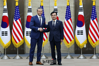 [포토] 악수하는 韓·美 국방장관