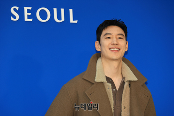 [영상] 이제훈, 오늘도 활기차게