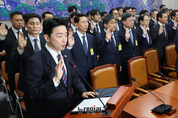 [포토] 선서하는 강훈식 대통령 비서실장