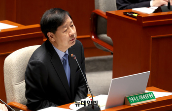[포토] 답변하는 구윤철 경제부총리 겸 기획재정부 장관