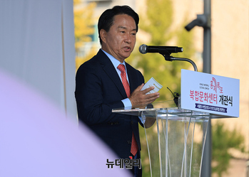 [포토] 홍제폭포 복합문화센터 개관, 인사말하는 이성헌 서대문구청장