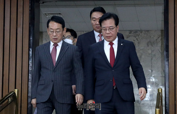 [포토] 회의 참석하는 국민의힘 지도부