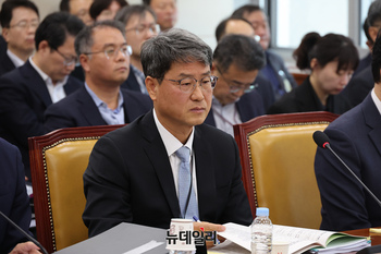 [포토] 과방위 출석한 반상권 방미통위원장 직대