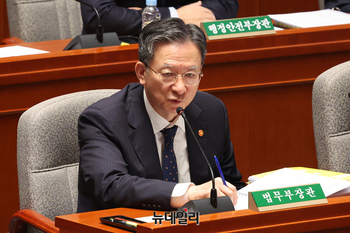 [포토] 답변하는 정성호 법무부장관