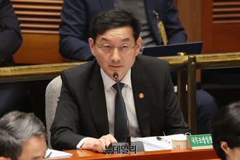 [포토] 예결위서 답변하는 윤창렬 국무조정실장