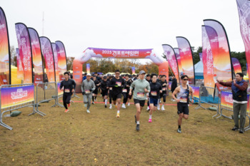 800여 명 달린 '경포 트레일런' ‥ 강릉 가을밤 달궜다