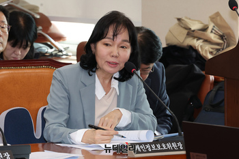 [포토] 질의에 답하는 송경희 개인정보보호위원회 위원장