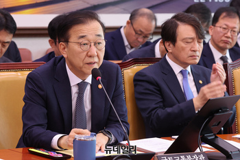 [포토] 답변하는 김윤덕 국토교통부 장관