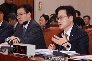 [포토] 관세관련 답변하는 김정관 산업통상부 장관