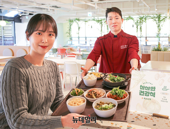 [포토] 현대그린푸드 "구내식당서 '삼삼한 건강식' 맛보세요"